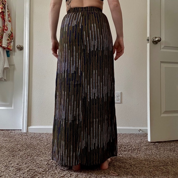 Long skirt with pockets - Picture 3 of 6